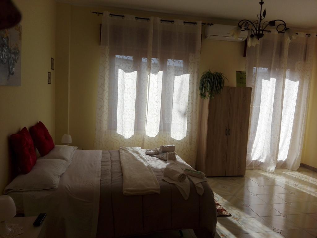 Casa Holiday Sea Etna Di Enza Linguaglossa Luaran gambar